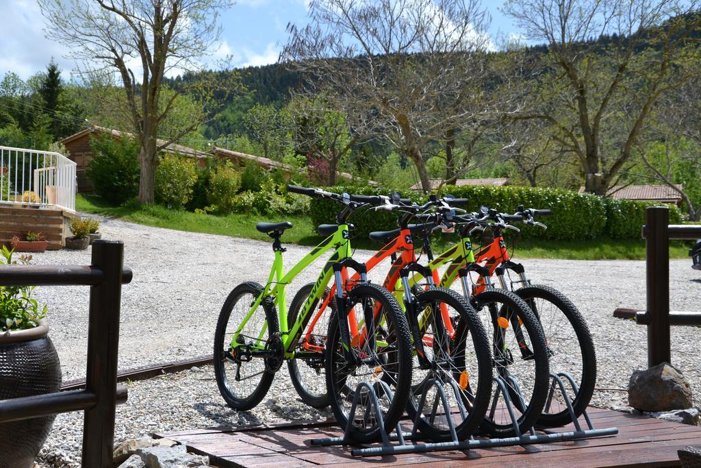 Camping La Mare Aux Fees Hotel Roquefeuil Buitenkant foto