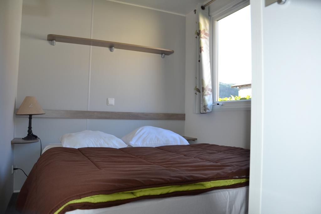 Camping La Mare Aux Fees Hotel Roquefeuil Buitenkant foto